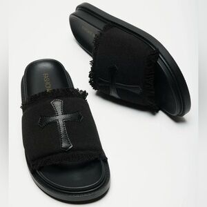 Cross Design Slip-On Sandals 🖤